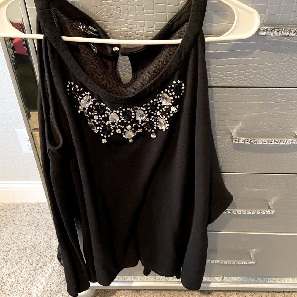 Women’s 3XL cold shoulder sweatshirt with bling